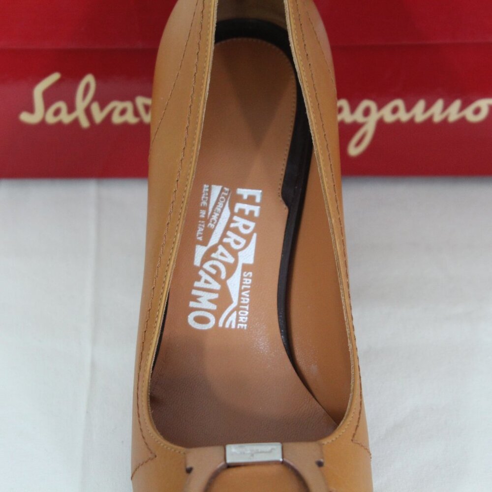 Salvatore Ferragamo Cheyenne Natural Calf Heels 9.5B w/ Box Y2K - Picture 2 of 12